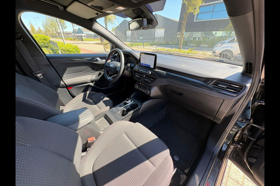 Ford FOCUS Wagon 1.0 EcoBoost ST Line Automaat Weinig KM