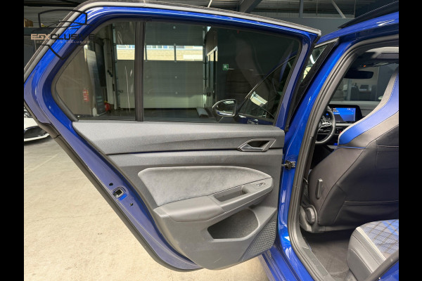 Volkswagen Golf 2.0 TSI R 4Motion PANO| ACC| CAMERA
