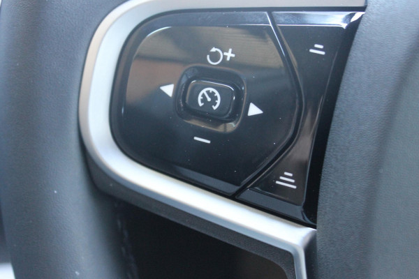 Volvo V60 T6 350PK Automaat Plug-in hybrid AWD Ultra Dark Adaptieve Cruise Control / Head-up display / Panoramisch schuif-kanteldak / Harman Kardon Audio / Blis / Google infotainment