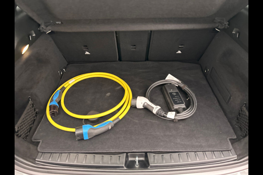Mercedes-Benz EQA 250 Business Solution AMG 67 kWh | Origineel Nederlands | 1e Eigenaar | Navigatie | Leder/Alcantara | Camera |