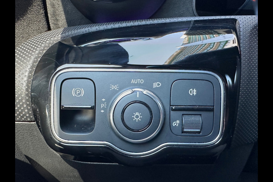 Mercedes-Benz A-Klasse 250 e Business Solution AMG Limited Carplay Sfeerverlichting