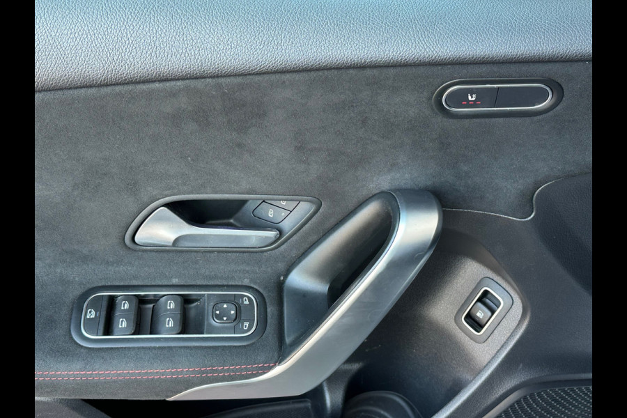 Mercedes-Benz A-Klasse 250 e Business Solution AMG Limited Carplay Sfeerverlichting
