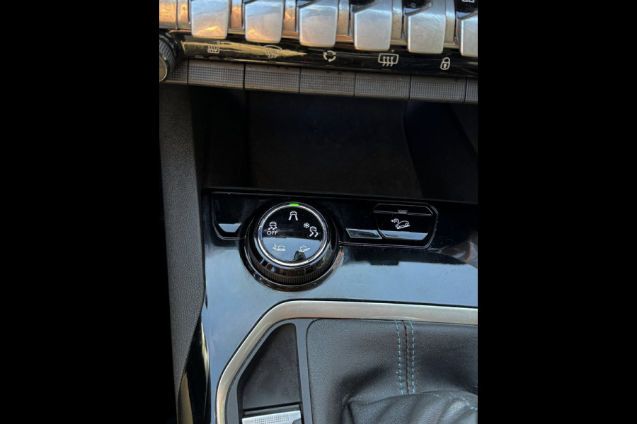 Peugeot 3008 1.2 PureTech Crossway 55.000 KM I Navigatie / Apple CarPlay I Leer / Alcatara I LED I PDC I Camera I Dealer onderh.