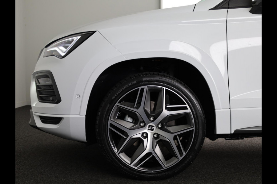 Seat Ateca 1.5 TSI FR Business Intense | Glacial White Metallic | Velgen: 'Exclusive Cosmo Grey', 19 inch | Draadloze Carplay |