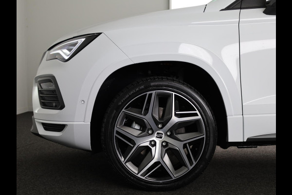 Seat Ateca 1.5 TSI FR Business Intense | Glacial White Metallic | Velgen: 'Exclusive Cosmo Grey', 19 inch | Draadloze Carplay |