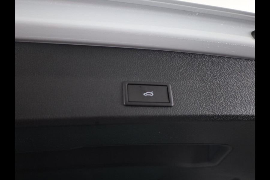 Seat Ateca 1.5 TSI FR Business Intense | Glacial White Metallic | Velgen: 'Exclusive Cosmo Grey', 19 inch | Draadloze Carplay |