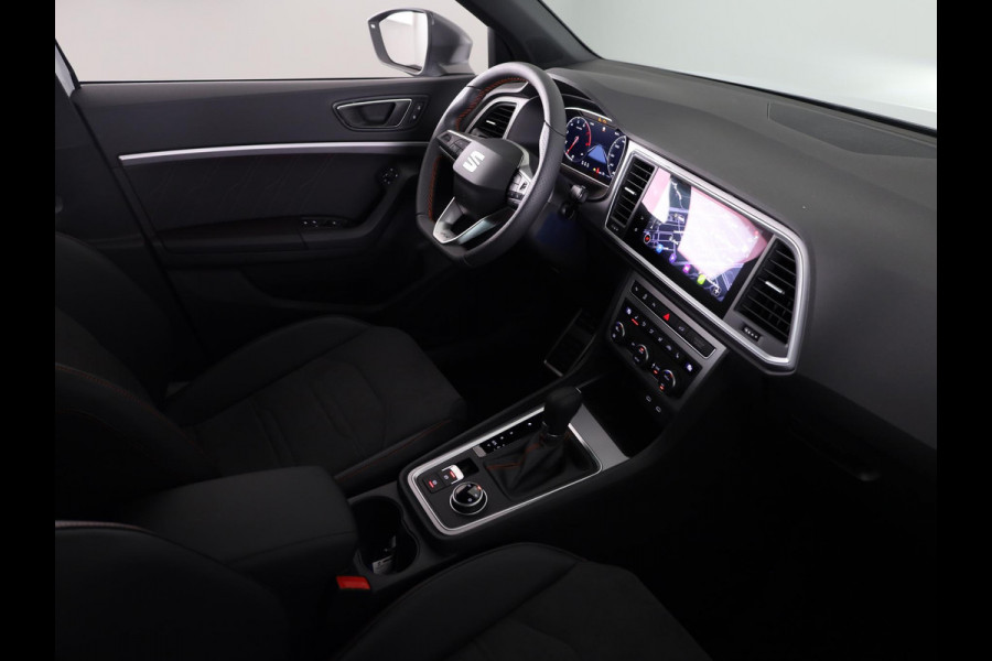 Seat Ateca 1.5 TSI FR Business Intense | Glacial White Metallic | Velgen: 'Exclusive Cosmo Grey', 19 inch | Draadloze Carplay |