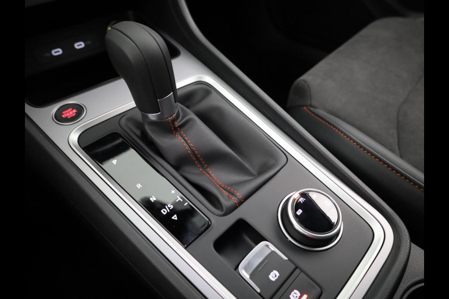 Seat Ateca 1.5 TSI FR Business Intense | Glacial White Metallic | Velgen: 'Exclusive Cosmo Grey', 19 inch | Draadloze Carplay |