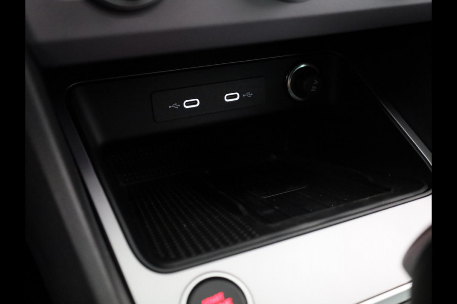 Seat Ateca 1.5 TSI FR Business Intense | Glacial White Metallic | Velgen: 'Exclusive Cosmo Grey', 19 inch | Draadloze Carplay |