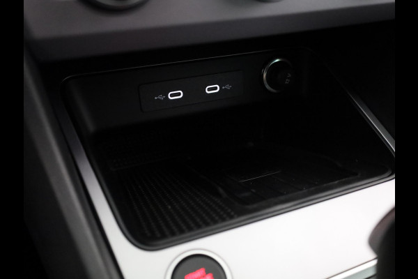 Seat Ateca 1.5 TSI FR Business Intense | Glacial White Metallic | Velgen: 'Exclusive Cosmo Grey', 19 inch | Draadloze Carplay |