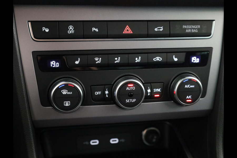 Seat Ateca 1.5 TSI FR Business Intense | Glacial White Metallic | Velgen: 'Exclusive Cosmo Grey', 19 inch | Draadloze Carplay |