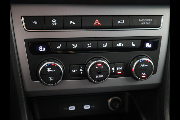 Seat Ateca 1.5 TSI FR Business Intense | Glacial White Metallic | Velgen: 'Exclusive Cosmo Grey', 19 inch | Draadloze Carplay |