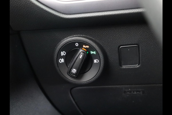 Seat Ateca 1.5 TSI FR Business Intense | Glacial White Metallic | Velgen: 'Exclusive Cosmo Grey', 19 inch | Draadloze Carplay |