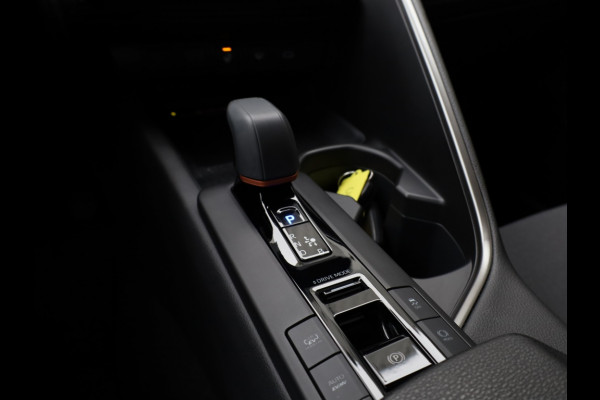 Toyota C-HR 2.0 PHEV 220 Dynamic | Bi-Tone | Dodehoek | Stuurwielverwarming