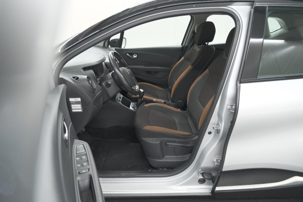 Renault Captur TCe 90 Intens | Trekhaak | AllSeason banden | Navigatie | Parkeersensoren
