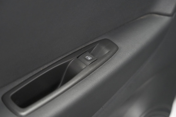 Renault Captur TCe 90 Intens | Trekhaak | AllSeason banden | Navigatie | Parkeersensoren