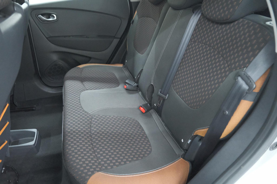 Renault Captur TCe 90 Intens | Trekhaak | AllSeason banden | Navigatie | Parkeersensoren