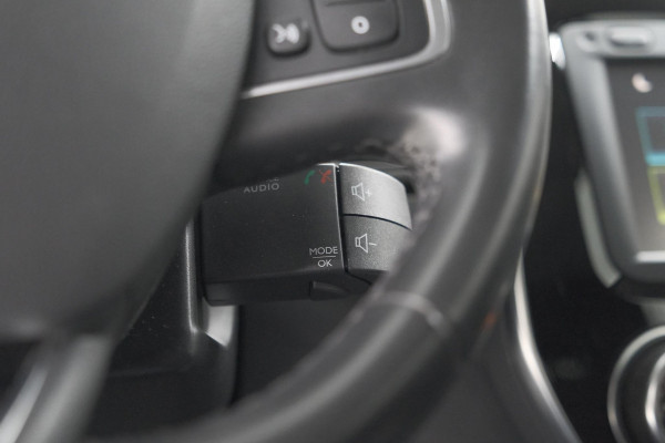 Renault Captur TCe 90 Intens | Trekhaak | AllSeason banden | Navigatie | Parkeersensoren