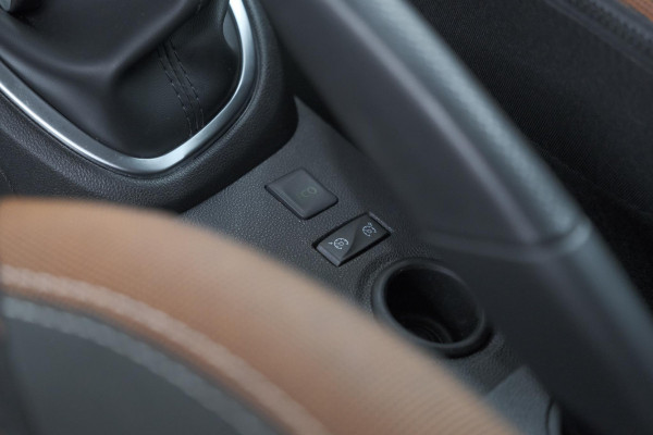 Renault Captur TCe 90 Intens | Trekhaak | AllSeason banden | Navigatie | Parkeersensoren