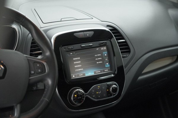 Renault Captur TCe 90 Intens | Trekhaak | AllSeason banden | Navigatie | Parkeersensoren