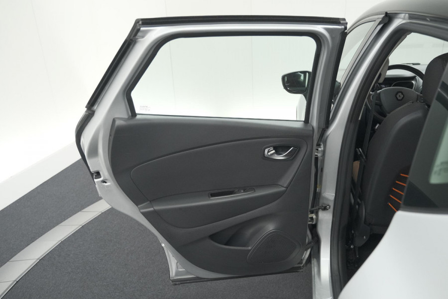 Renault Captur TCe 90 Intens | Trekhaak | AllSeason banden | Navigatie | Parkeersensoren