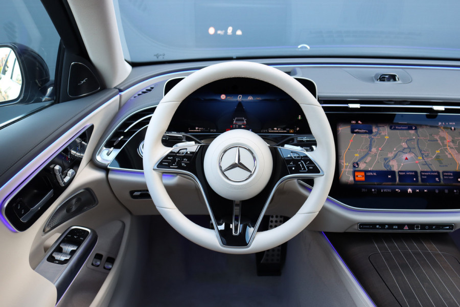 Mercedes-Benz E-Klasse 400 e 4MATIC Exclusive Line | Hypercreen | Luchtvering | Achterasbesturing | Distronic+ | Massage | Stoelventilatie | 3D-Display | HUD | Vlakkenverwarming | Digital Light |