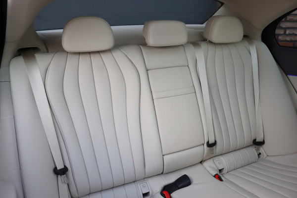 Mercedes-Benz E-Klasse 400 e 4MATIC Exclusive Line | Hypercreen | Luchtvering | Achterasbesturing | Distronic+ | Massage | Stoelventilatie | 3D-Display | HUD | Vlakkenverwarming | Digital Light |