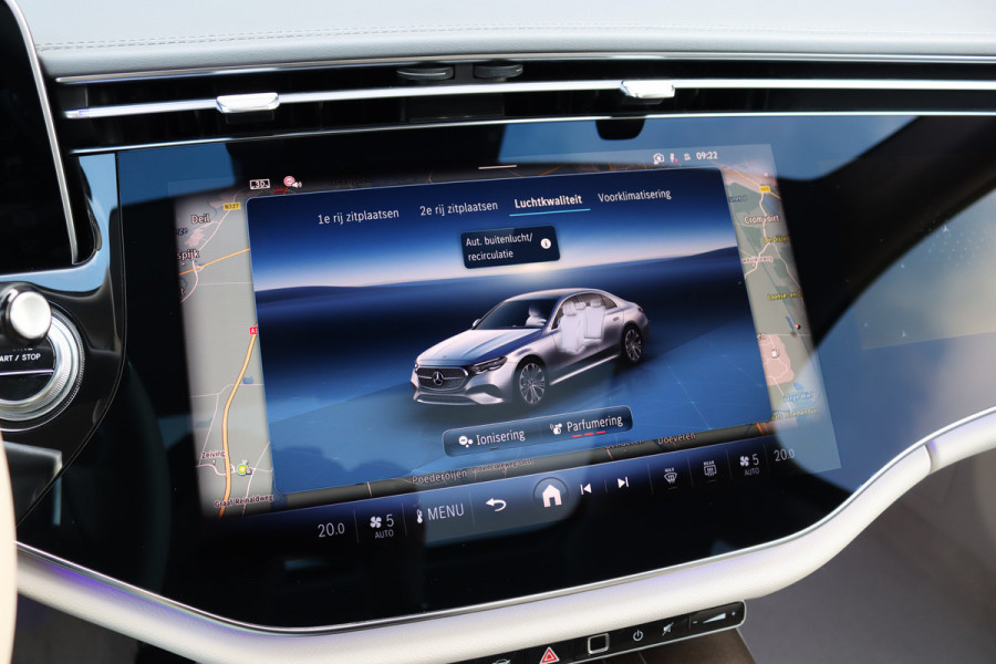 Mercedes-Benz E-Klasse 400 e 4MATIC Exclusive Line | Hypercreen | Luchtvering | Achterasbesturing | Distronic+ | Massage | Stoelventilatie | 3D-Display | HUD | Vlakkenverwarming | Digital Light |