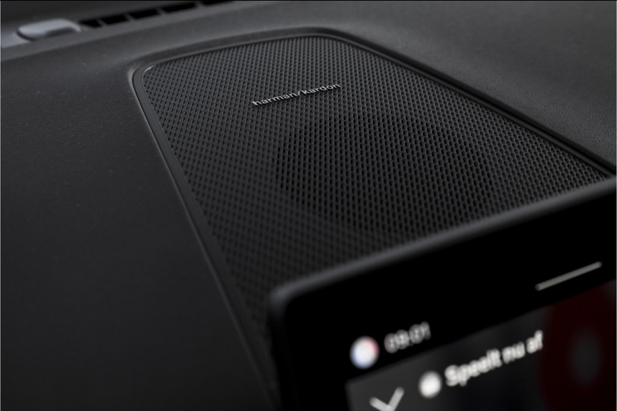 Volvo XC60 2.0 T8 Plug-in hybrid AWD Plus Black Edition | S/K Panodak | Harman/Kardon | Dig.Cockpit | Adapt.Cruise | Stoel-+Stuurverw. | Elek. stoelen | Camera | NAV+App.Connect | ECC | LM 21" | 6030