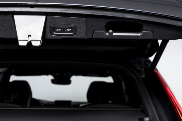 Volvo XC60 2.0 T8 Plug-in hybrid AWD Plus Black Edition - Facelift MY26 | Harman/Kardon | S/K-Panodak | Dig. Cockpit | Adapt. Cruise | Elek. Klep | Stoel-+Stuurverw. | Camera | NAV+App. Connect | ECC | LM 21" | 5589