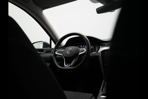 Volkswagen Passat Variant 1.4 TSI GTE Business PHEV 218pk Dealer O.H. | Trekhaak Af Fabriek | Adaptive Cruise | Camera | Sportstoelen Massage & Memory | Keyless | Apple Carplay | Blis | Stoelverwarming | Navigatie | DAB | Plug In Hybrid |