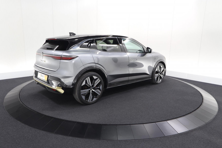 Renault Mégane E-Tech EV60 Optimum Charge Iconic | Adaptieve Cruise Control | Winterpakket | Dodehoekdetectie | Harman Kardon
