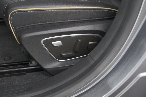 Renault Mégane E-Tech EV60 Optimum Charge Iconic | Adaptieve Cruise Control | Winterpakket | Dodehoekdetectie | Harman Kardon