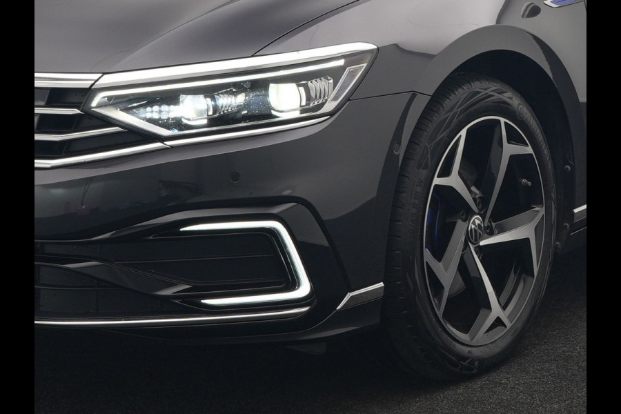 Volkswagen Passat Variant 1.4 TSI GTE Business PHEV 218pk Dealer O.H. | Trekhaak Af Fabriek | Adaptive Cruise | Camera | Sportstoelen Massage & Memory | Keyless | Apple Carplay | Blis | Stoelverwarming | Navigatie | DAB | Plug In Hybrid |
