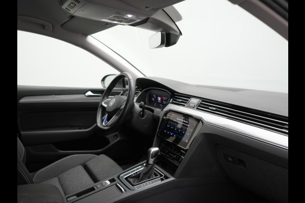 Volkswagen Passat Variant 1.4 TSI GTE Business PHEV 218pk Dealer O.H. | Trekhaak Af Fabriek | Adaptive Cruise | Camera | Sportstoelen Massage & Memory | Keyless | Apple Carplay | Blis | Stoelverwarming | Navigatie | DAB | Plug In Hybrid |
