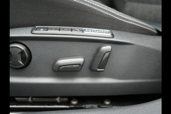 Volkswagen Passat Variant 1.4 TSI GTE Business PHEV 218pk Dealer O.H. | Trekhaak Af Fabriek | Adaptive Cruise | Camera | Sportstoelen Massage & Memory | Keyless | Apple Carplay | Blis | Stoelverwarming | Navigatie | DAB | Plug In Hybrid |