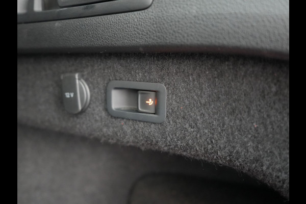 Volkswagen Passat Variant 1.4 TSI GTE Business PHEV 218pk Dealer O.H. | Trekhaak Af Fabriek | Adaptive Cruise | Camera | Sportstoelen Massage & Memory | Keyless | Apple Carplay | Blis | Stoelverwarming | Navigatie | DAB | Plug In Hybrid |
