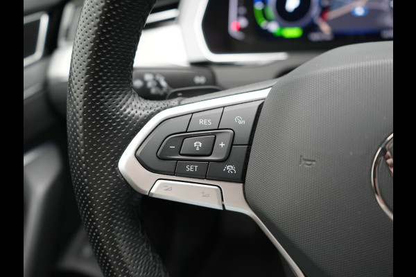 Volkswagen Passat Variant 1.4 TSI GTE Business PHEV 218pk Dealer O.H. | Trekhaak Af Fabriek | Adaptive Cruise | Camera | Sportstoelen Massage & Memory | Keyless | Apple Carplay | Blis | Stoelverwarming | Navigatie | DAB | Plug In Hybrid |