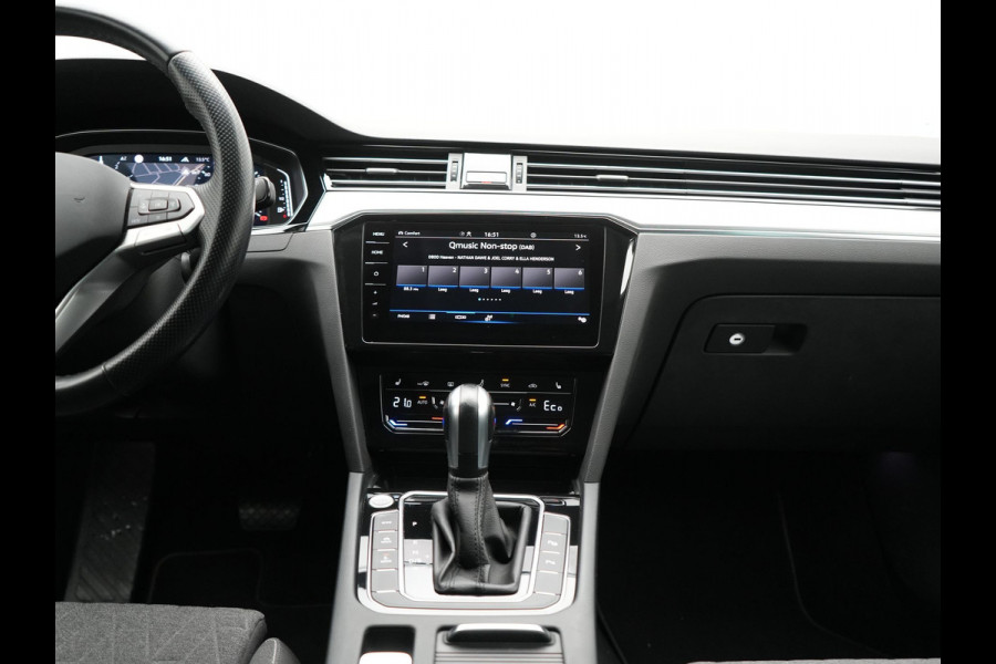 Volkswagen Passat Variant 1.4 TSI GTE Business PHEV 218pk Dealer O.H. | Trekhaak Af Fabriek | Adaptive Cruise | Camera | Sportstoelen Massage & Memory | Keyless | Apple Carplay | Blis | Stoelverwarming | Navigatie | DAB | Plug In Hybrid |