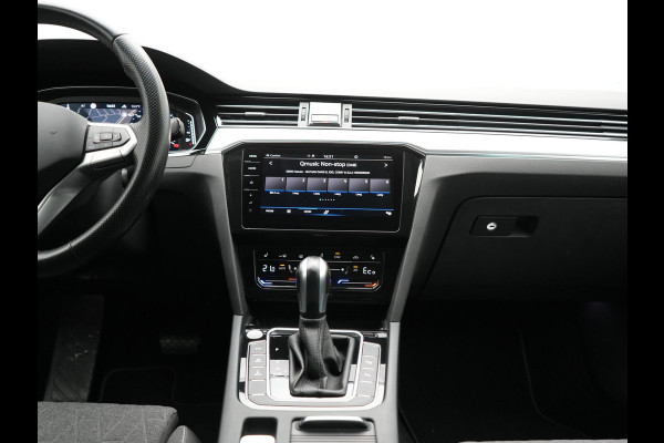 Volkswagen Passat Variant 1.4 TSI GTE Business PHEV 218pk Dealer O.H. | Trekhaak Af Fabriek | Adaptive Cruise | Camera | Sportstoelen Massage & Memory | Keyless | Apple Carplay | Blis | Stoelverwarming | Navigatie | DAB | Plug In Hybrid |