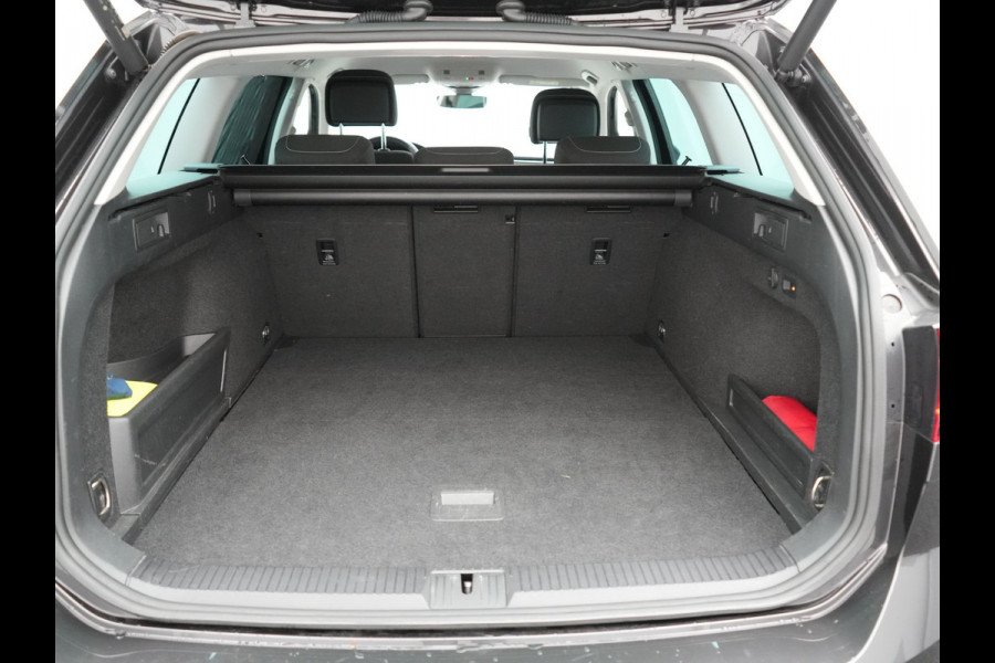 Volkswagen Passat Variant 1.4 TSI GTE Business PHEV 218pk Dealer O.H. | Trekhaak Af Fabriek | Adaptive Cruise | Camera | Sportstoelen Massage & Memory | Keyless | Apple Carplay | Blis | Stoelverwarming | Navigatie | DAB | Plug In Hybrid |