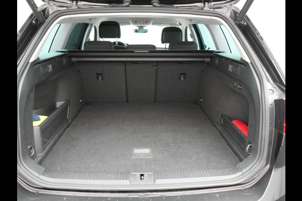 Volkswagen Passat Variant 1.4 TSI GTE Business PHEV 218pk Dealer O.H. | Trekhaak Af Fabriek | Adaptive Cruise | Camera | Sportstoelen Massage & Memory | Keyless | Apple Carplay | Blis | Stoelverwarming | Navigatie | DAB | Plug In Hybrid |