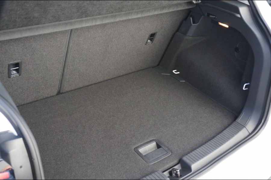 Volkswagen T-Cross 116PK Style Automaat | ADAPTIVE CRUISE | CAMERA | WINTERPACK