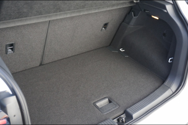 Volkswagen T-Cross 116PK Style Automaat | ADAPTIVE CRUISE | CAMERA | WINTERPACK