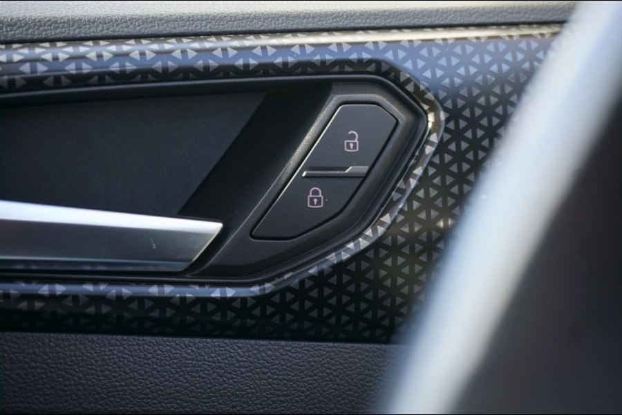 Volkswagen T-Cross 116PK Style Automaat | ADAPTIVE CRUISE | CAMERA | WINTERPACK