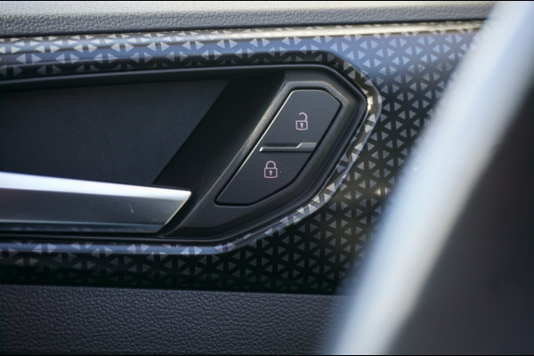 Volkswagen T-Cross 116PK Style Automaat | ADAPTIVE CRUISE | CAMERA | WINTERPACK