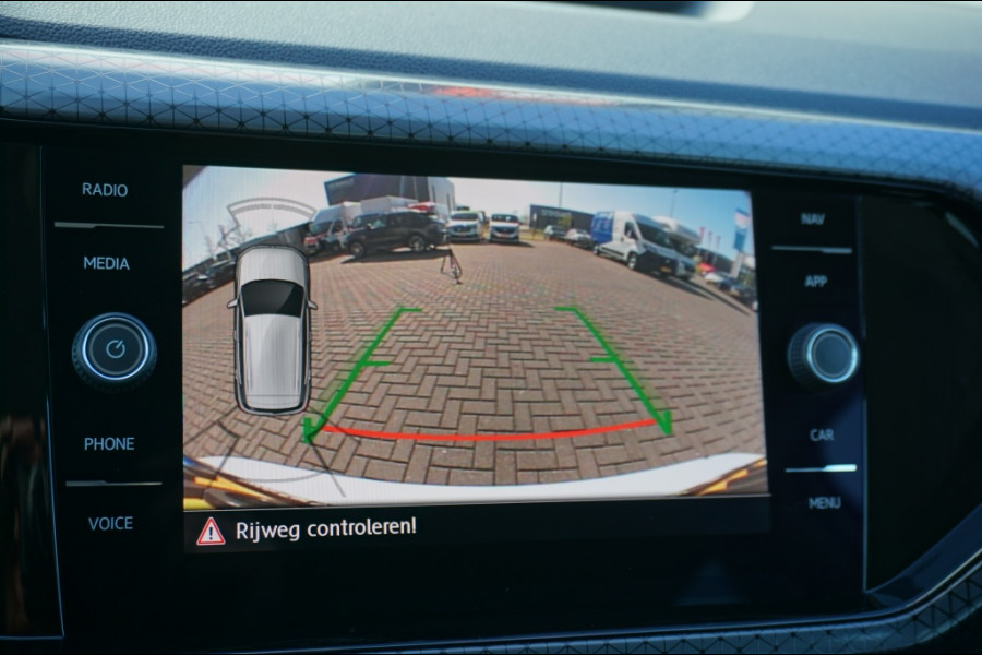 Volkswagen T-Cross 116PK Style Automaat | ADAPTIVE CRUISE | CAMERA | WINTERPACK