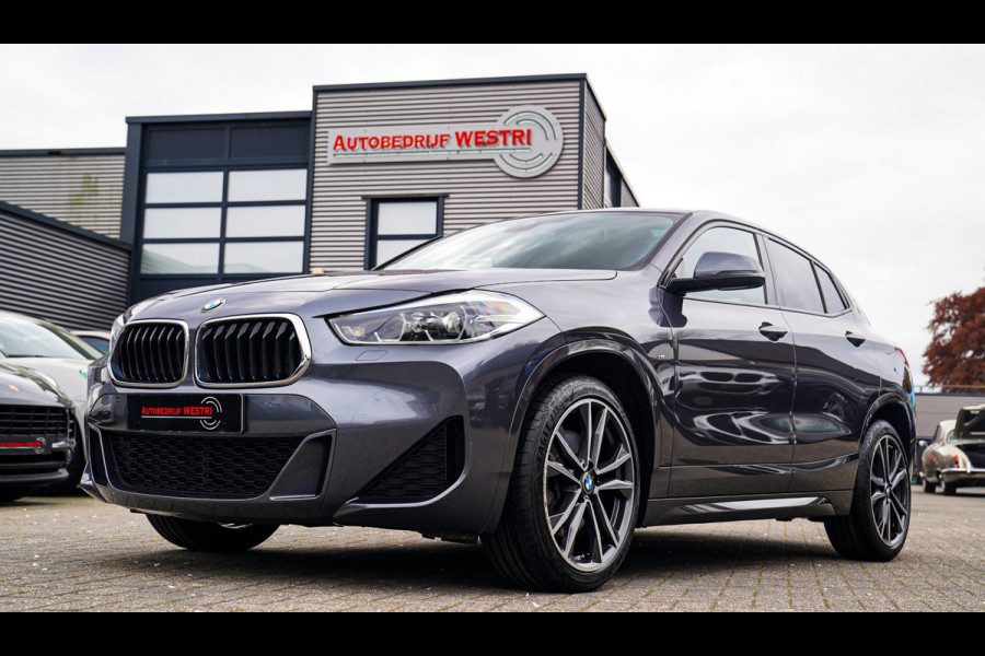 BMW X2 XDrive20i High Executive | Stoelverwarming | Panorama | Head Up Display | M Sport onderstel | M Sport pakket