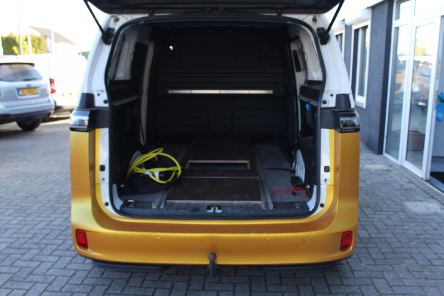 Volkswagen ID. Buzz Cargo 150KW -- 77 kWh acccu WLTP 418KM ✓ SoH 99,4% ✓ 3-zits ✓ navigatie ✓ lm velgen