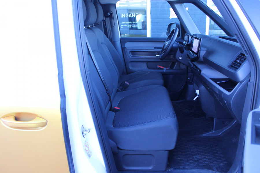Volkswagen ID. Buzz Cargo 150KW -- 77 kWh acccu WLTP 418KM ✓ SoH 99,4% ✓ 3-zits ✓ navigatie ✓ lm velgen